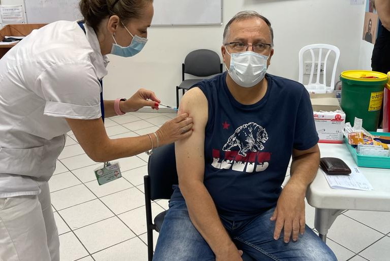 ראש העיר קריית ביאליק התחסן בחיסון השלישי