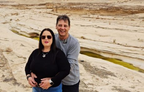 משה גטניו וטלי הקימו תחנת דלק ״פז״ ביקנעם לקראת השנה החדשה