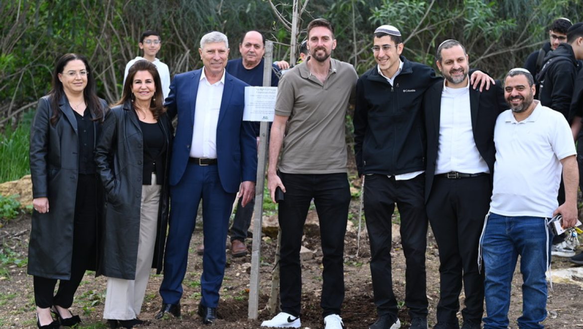 יליד העיר הגיע לביקור השראה לתלמידים מיד אחרי האקזיט הגדול