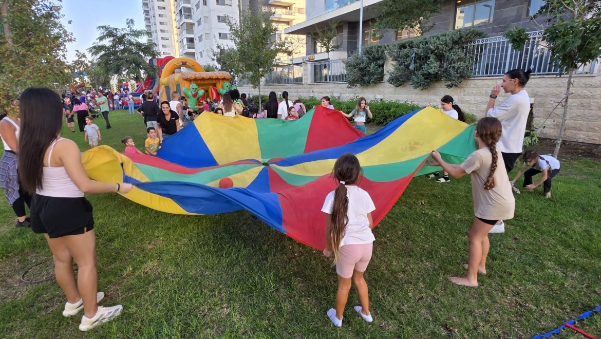 כ־500 מתושבי נאות אפק השתתפו בהפנינג חגיגי לסיום הקיץ