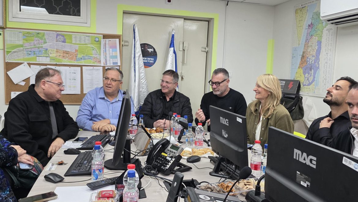 בצל המתיחות הביטחונית: שר החינוך יואב קיש ביקר בקריית ביאליק