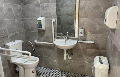 בשוק תלפיות שופץ לחלוטין מבנה השירותים הציבוריים