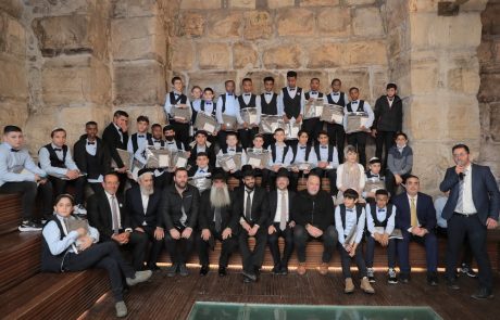 בני-נוער מחיפה זכו לחגוג טקס בר-מצווה בכותל המערבי