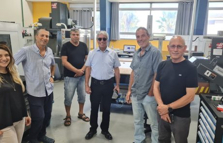 השותפים החיפאים לייצור החללית "בראשית 2"