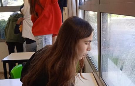 מדוע החליפו תלמידי חוגים את המנקות בבית הספר?