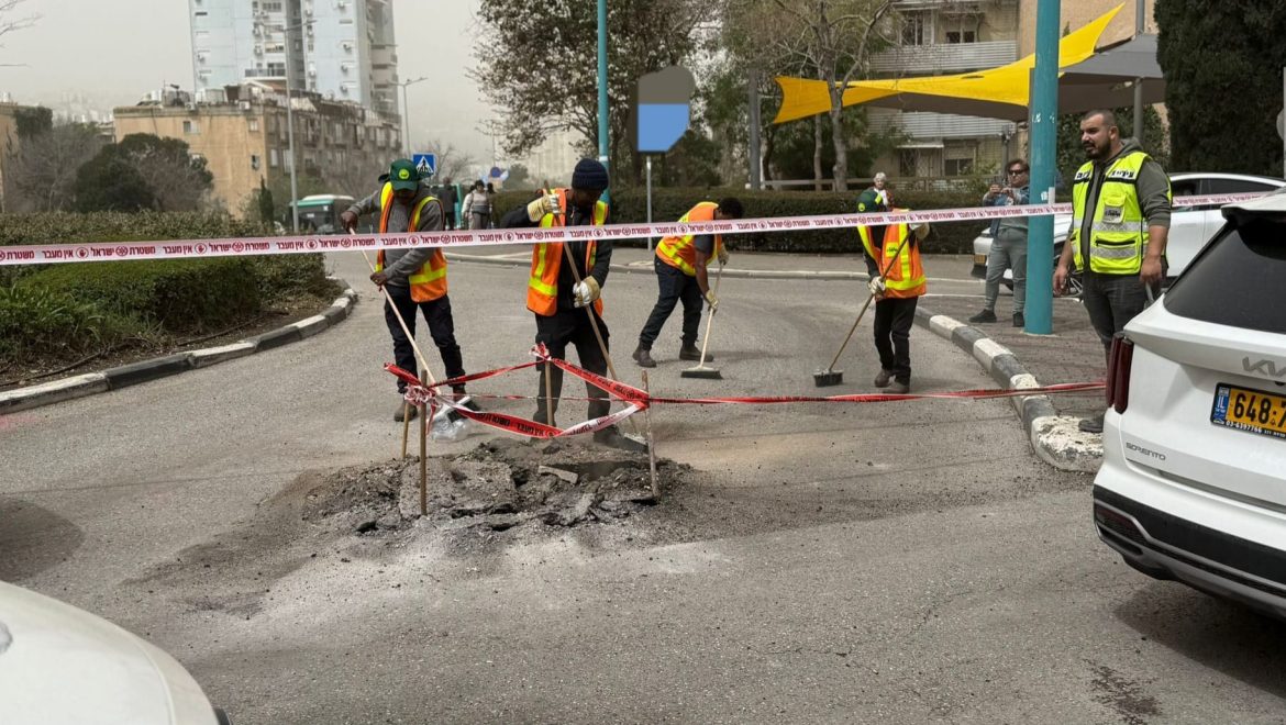 צוותי החירום של עיריית חיפה פעלו במספר זירות נפילה בעיר