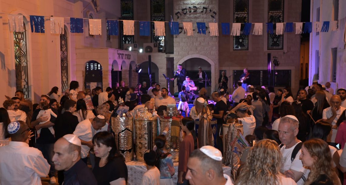 חגיגות שמחת תורה והקפות שניות יתקיימו ברחבי קרית אתא במוצאי שבת
