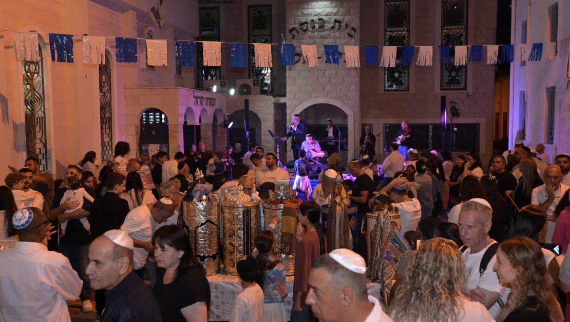 חגיגות שמחת תורה והקפות שניות יתקיימו ברחבי קרית אתא במוצאי שבת