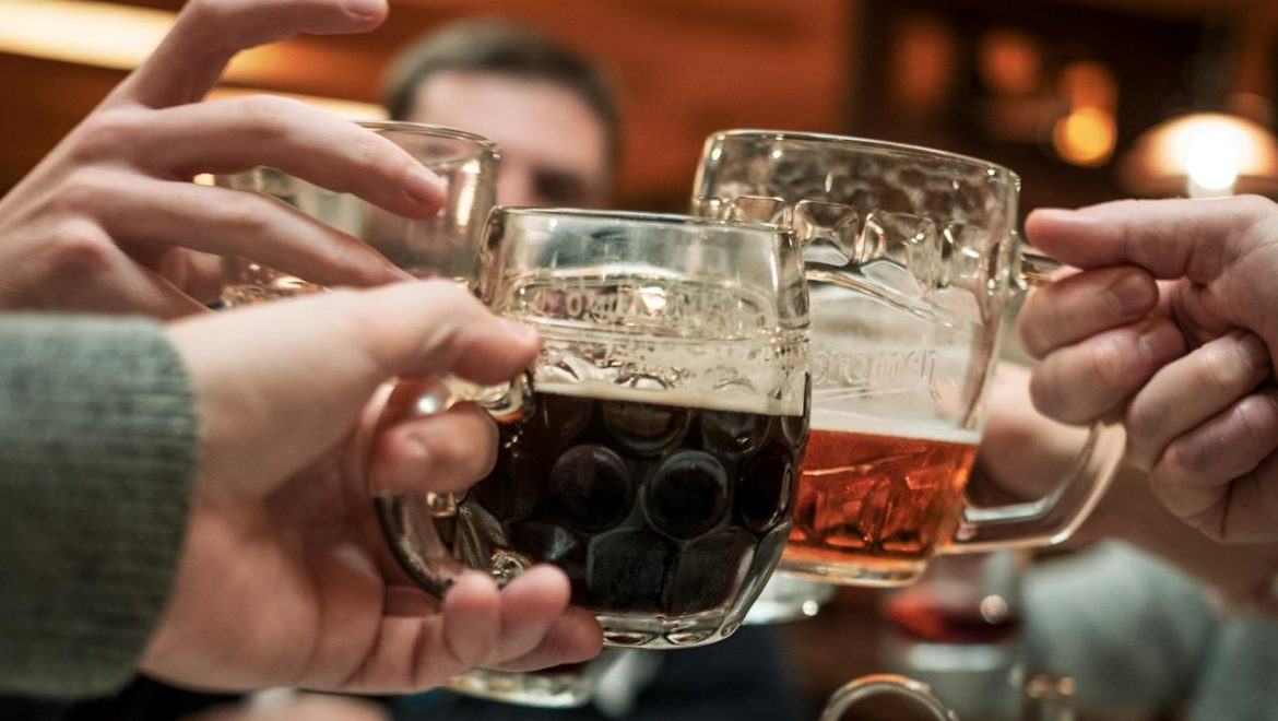 "שלישי על הבר" – הרצאות, תרבות וידע בברים ברחבי חיפה