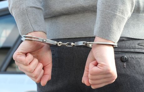 נהג שהתחזה לאחר וניסה לדרוס שוטר נעצר בתום מרדף